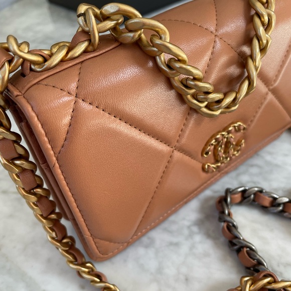 Chanel 19 WOC brown - Picture 7 of 14